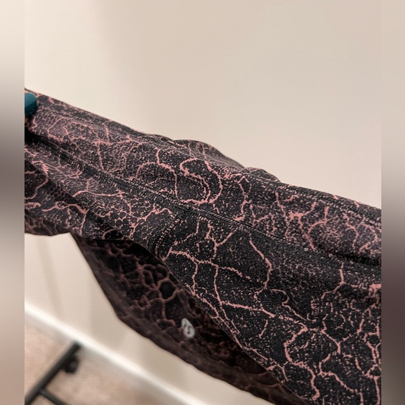**SOLD**Lululemon Align Full Length 28” Lacescape Spanish Rose Black - Picture 11 of 11